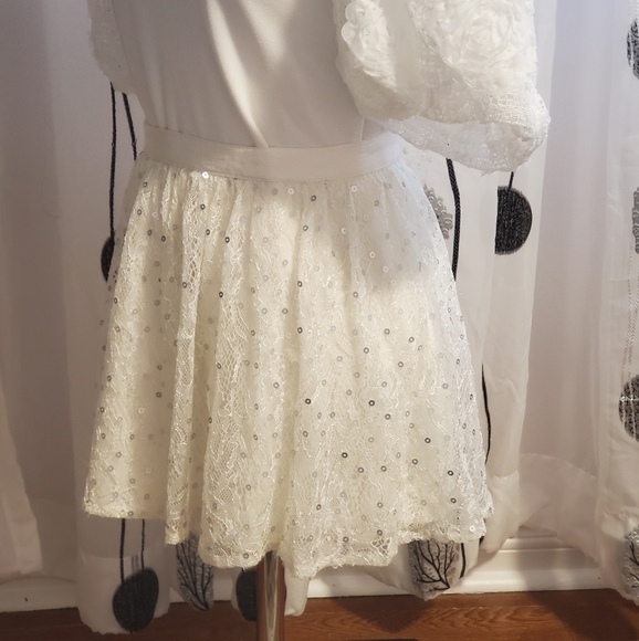 Abercrombie & Fitch mini skirt - Picture 5 of 6